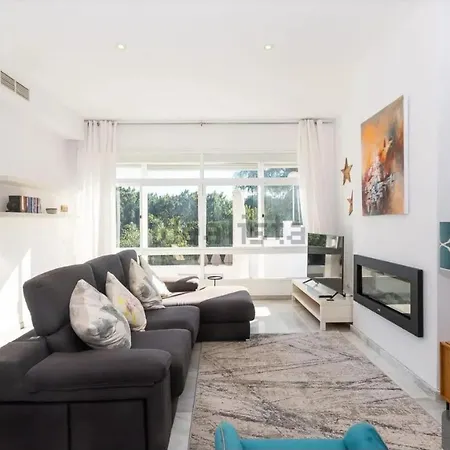Apartment 3 Min Walk To Pool 3br