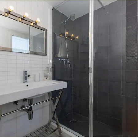 3 Min Walk To Pool 3br
